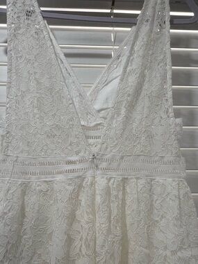 Y.A.S Sleeveless V-Neck White Lace Midi Dress